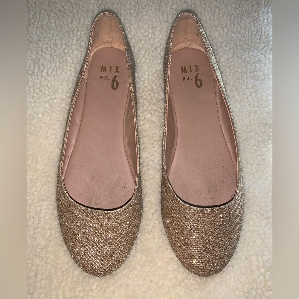 Mix No. 6 gold very sparkly flats size 8. - Picture 2 of 15